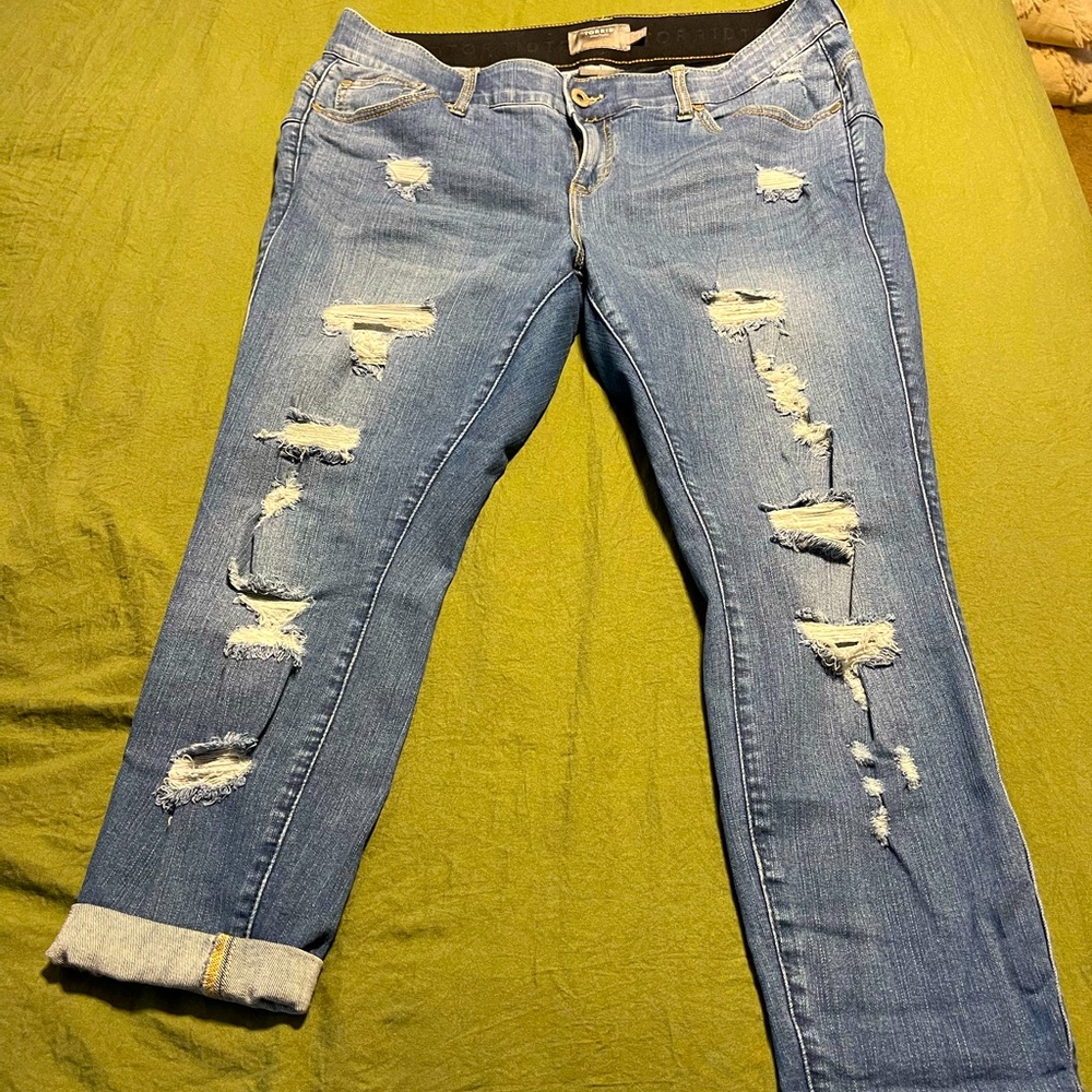 Torrid bombshell skinny, 16xs, like new condition, light destruction.